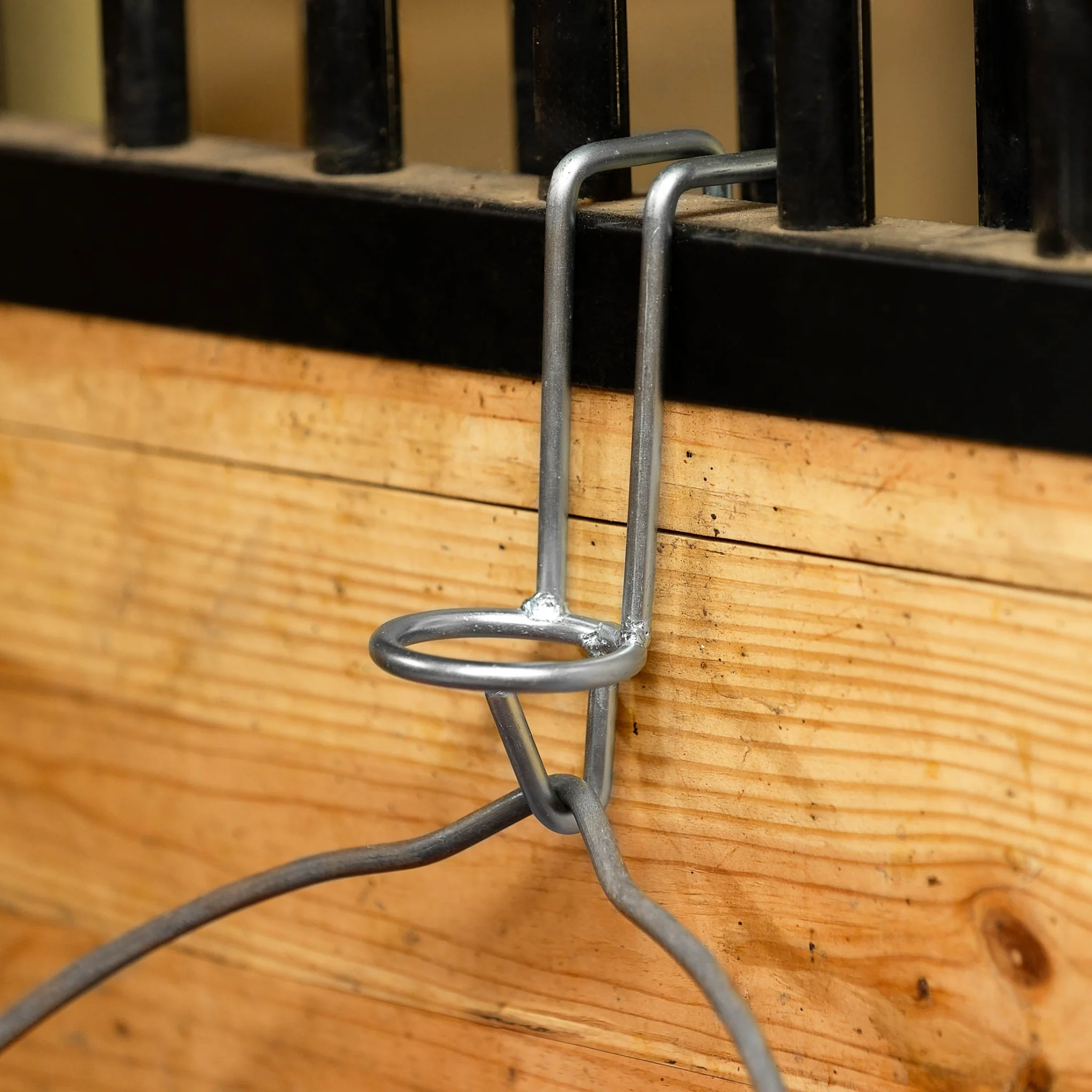 Horze Portable Bucket Hook - Image 3