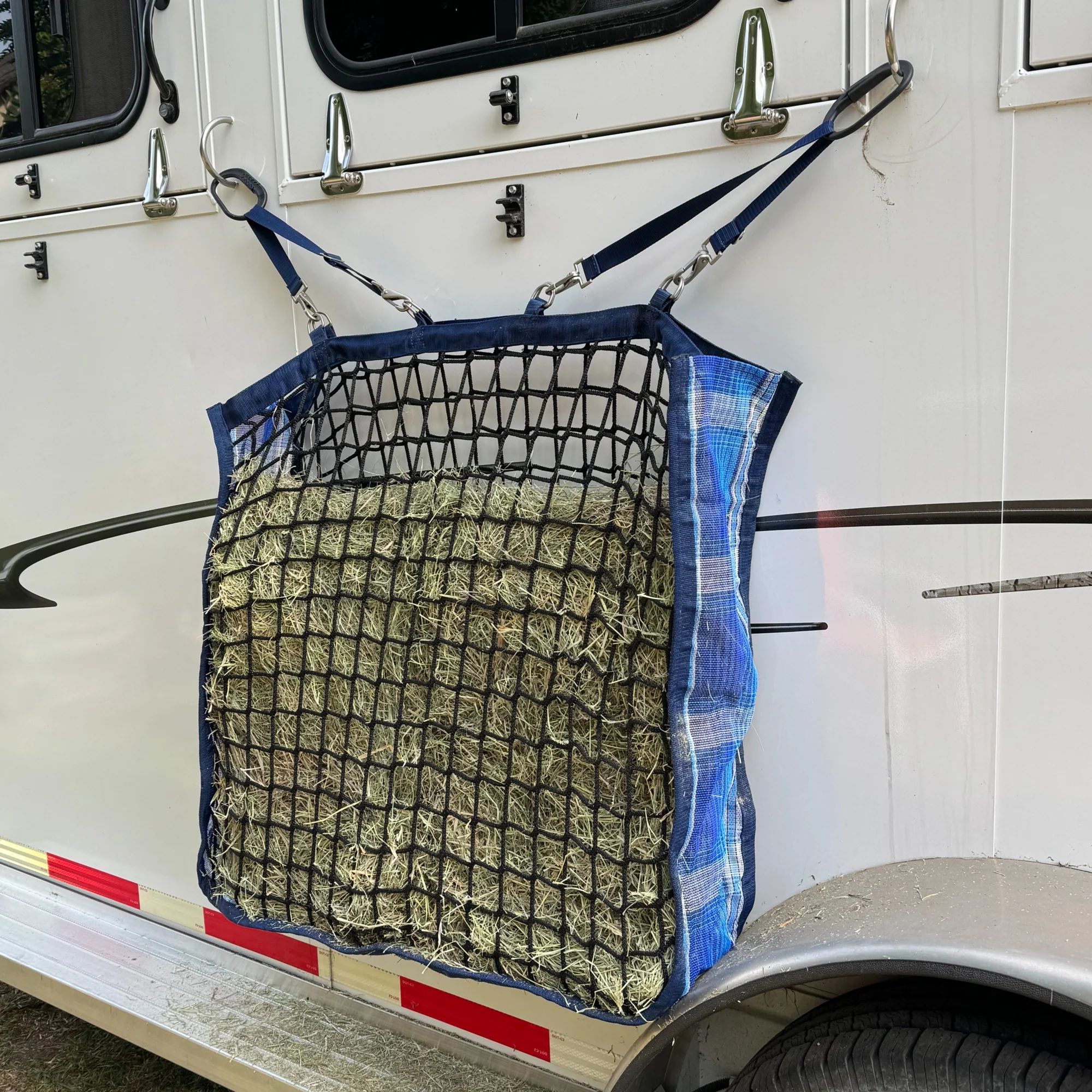 Kensington Deluxe Slow Feed Hay Bag - Image 9